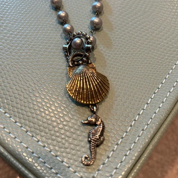 Sterling silver seashells and seahorse necklace - Picture 2 of 6